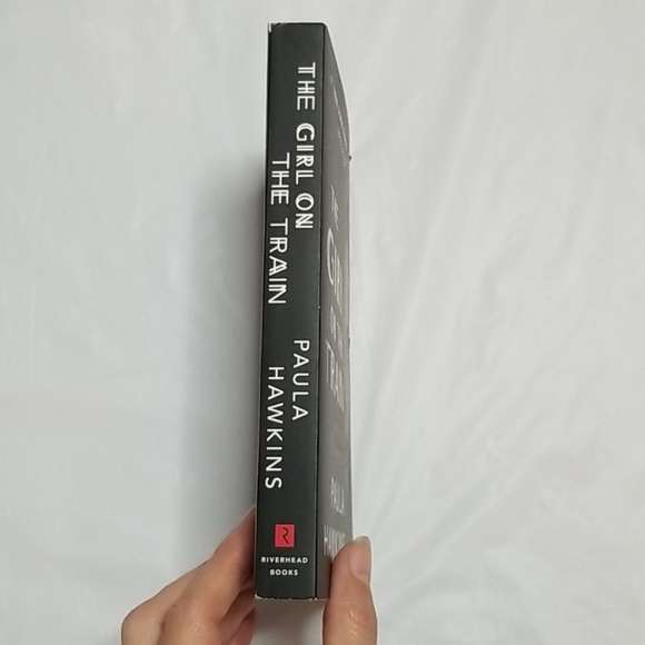 "The Girl on the Train" by Paula Hawkins NWT - Picture 2 of 8